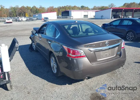 2015 Nissan Altima 2.5 Sv z USA, uszkodzony, nr VIN 1N4AL3AP4FC163921